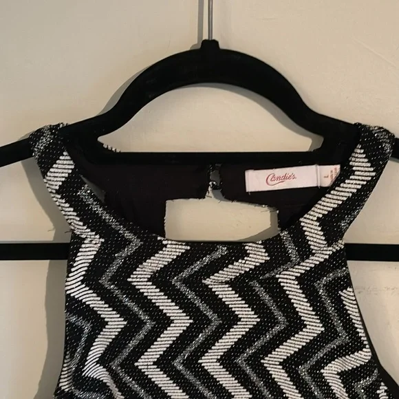 Candie's Black and White Zigzag Dress - Picture 3 of 11